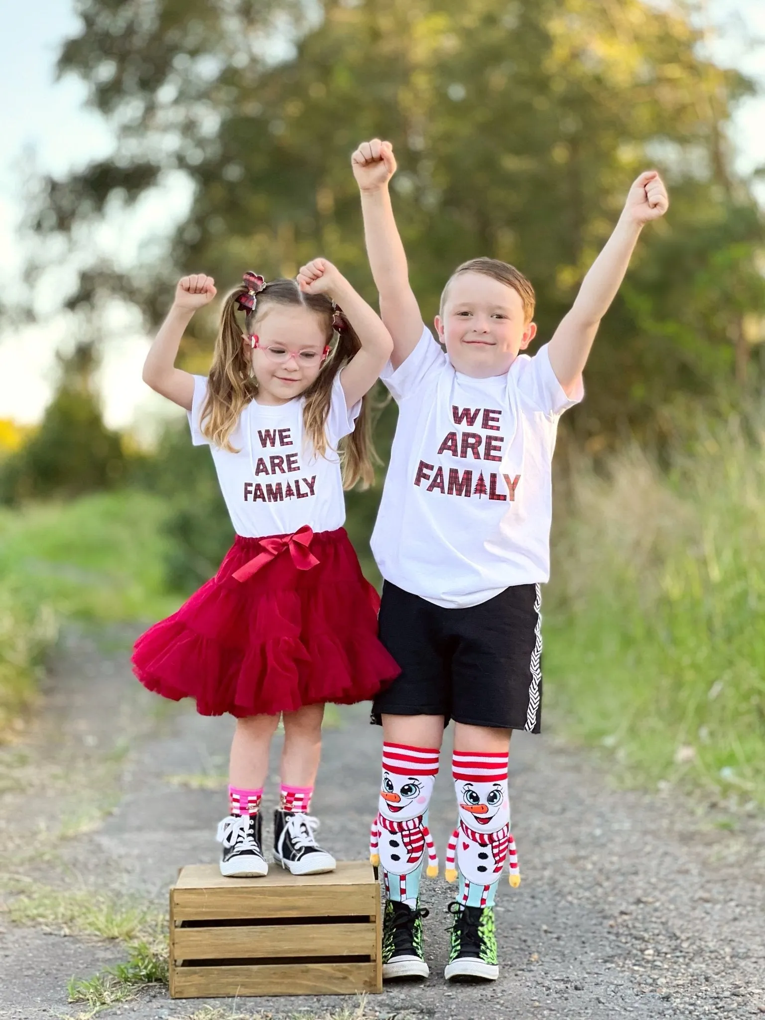 WE ARE FAMILY  KIDS T-SHIRT